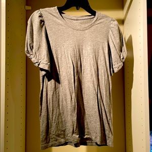 Banana republic medium ‘Designer Tee’. Scoop neck with ruching sleeve detail